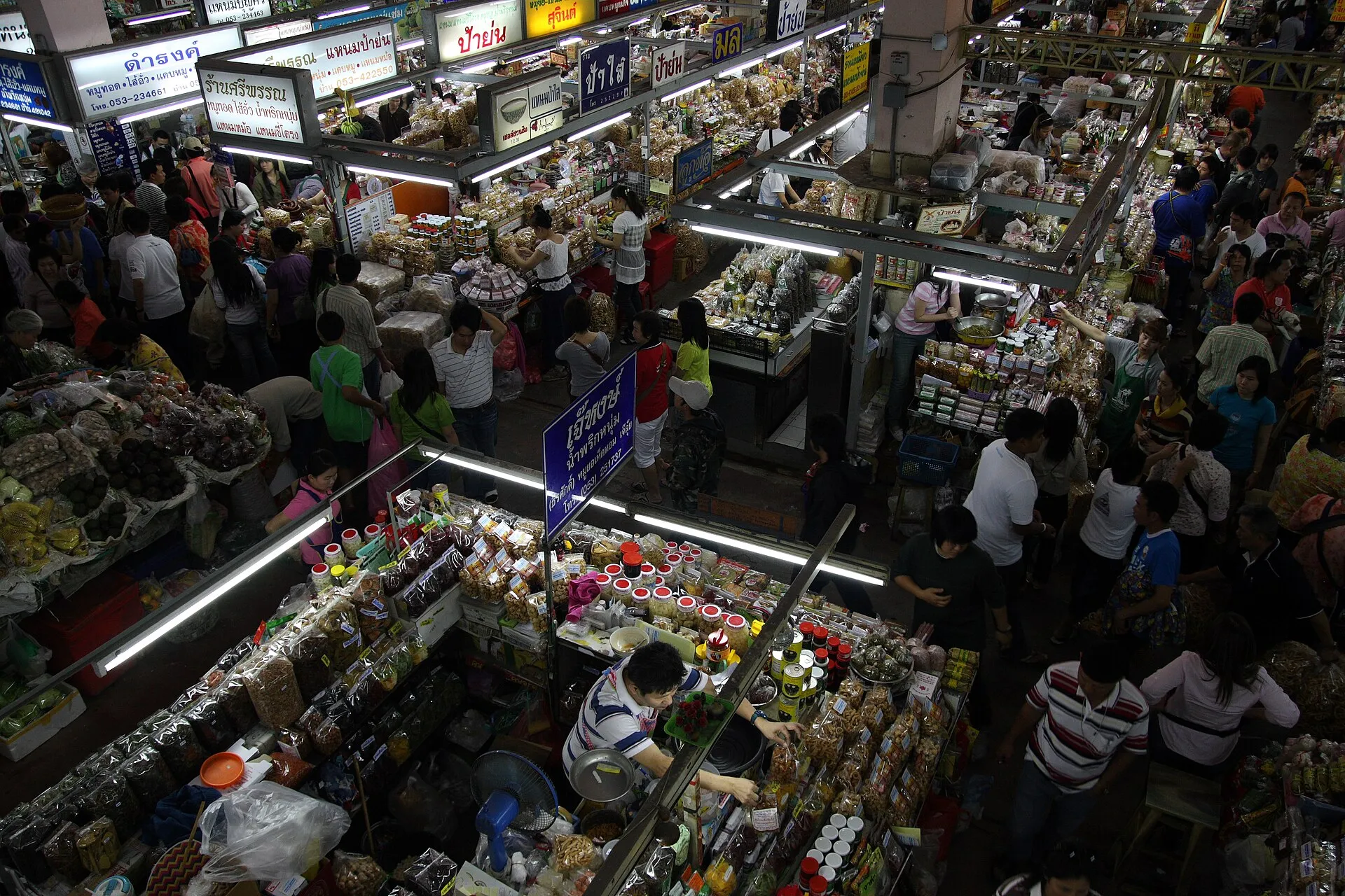 ร้านของกินพื้นเมืองในตลาดวโรรส (กาดหลวง) เชียงใหม่