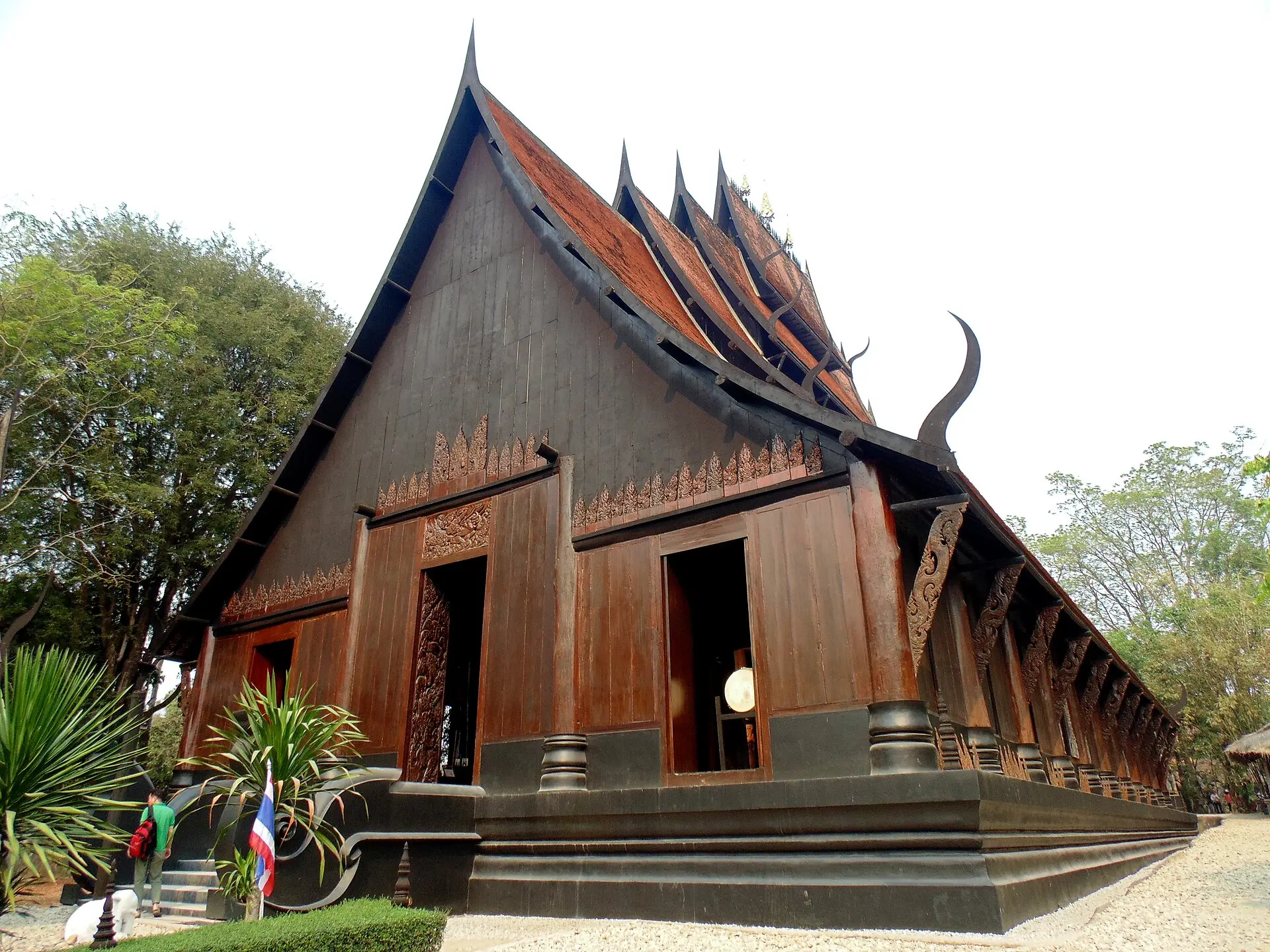 อาคารไม้สีดำในพิพิธภัณฑ์บ้านดำ เชียงราย