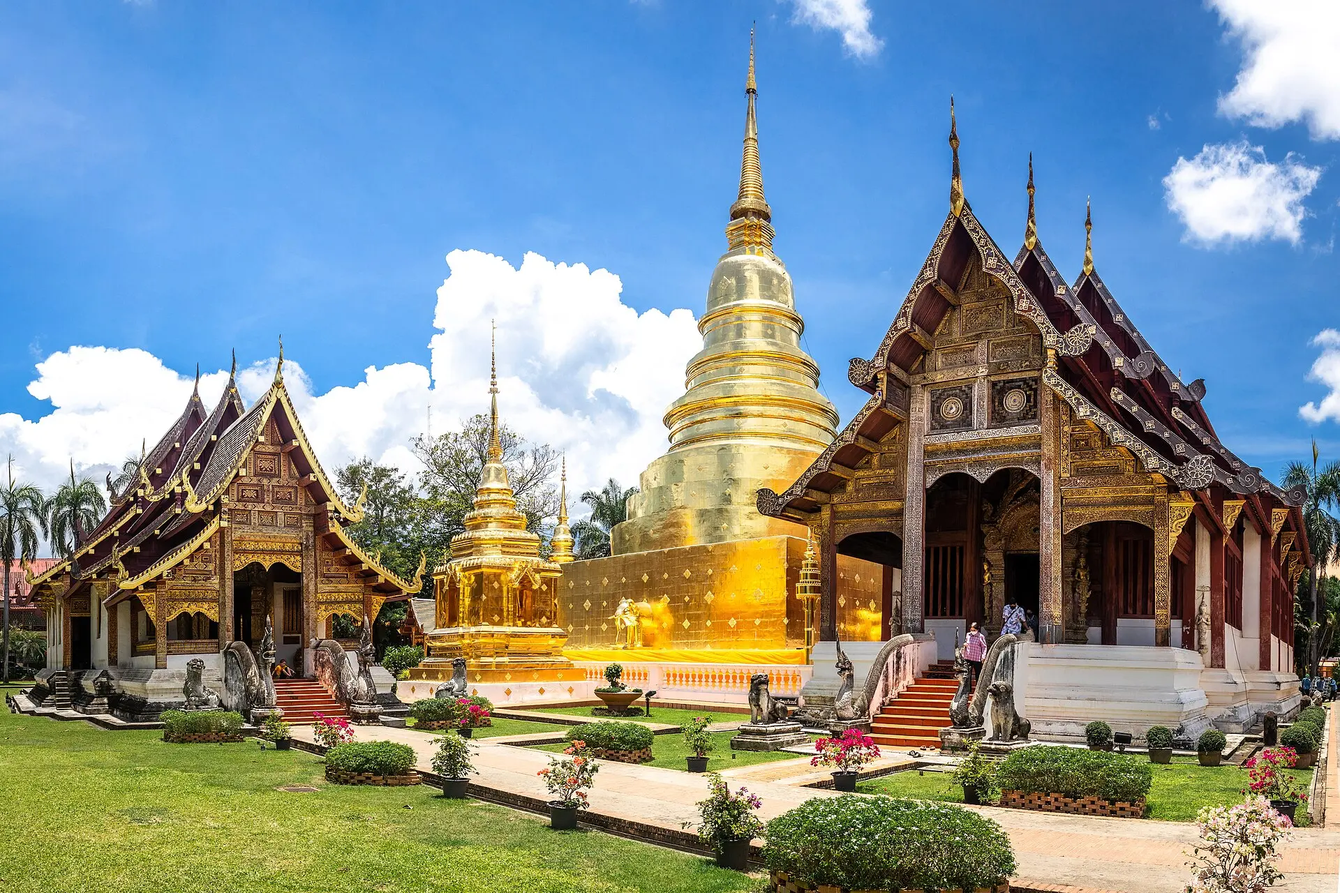 วิหารลายคำ เจดีย์ และอุโบสถของวัดพระสิงห์ เชียงใหม่