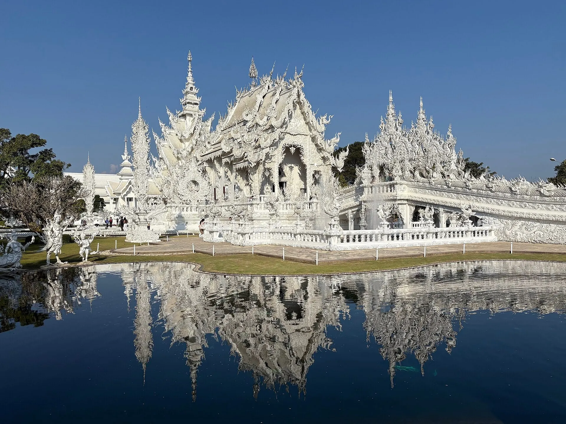 Chiang Rai + White Temple return trip